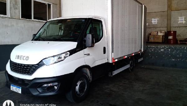 Transporte com iveco daily baú 